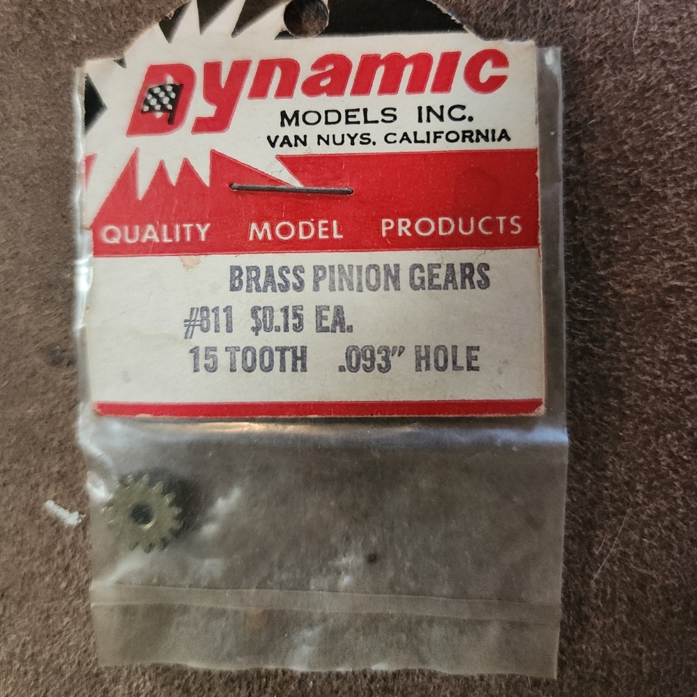 NOS DYNAMIC MODELS brass Pinion gear 811 1/24 1/32 slot car